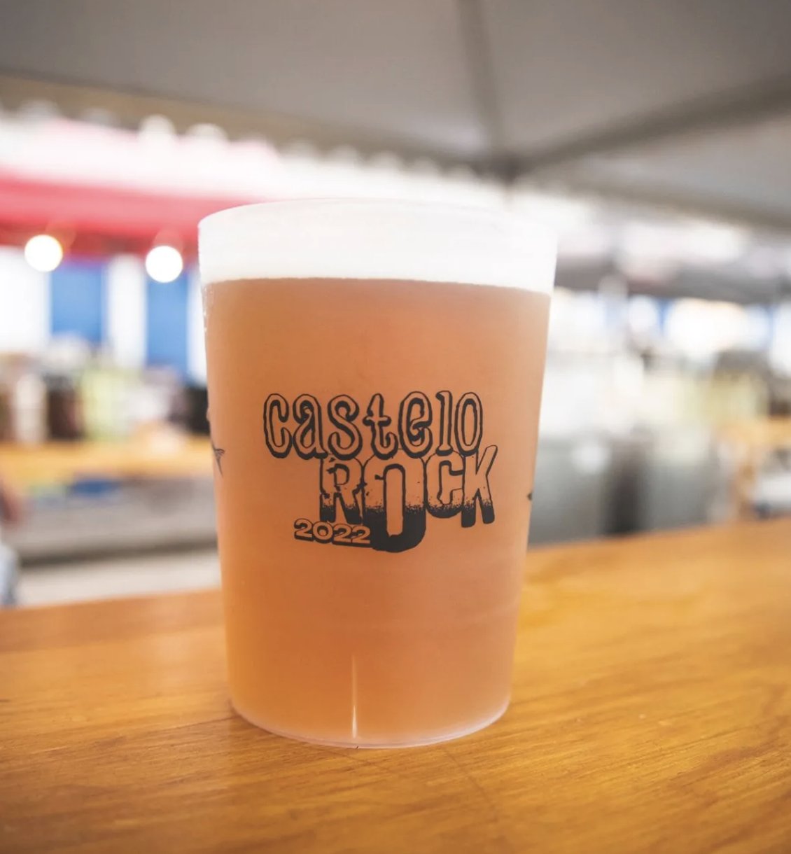Vaso Castelo Rock 2022 con cerveza